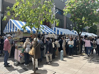 s-春の神保町ブックフェスティバル会場の様子.jpg
